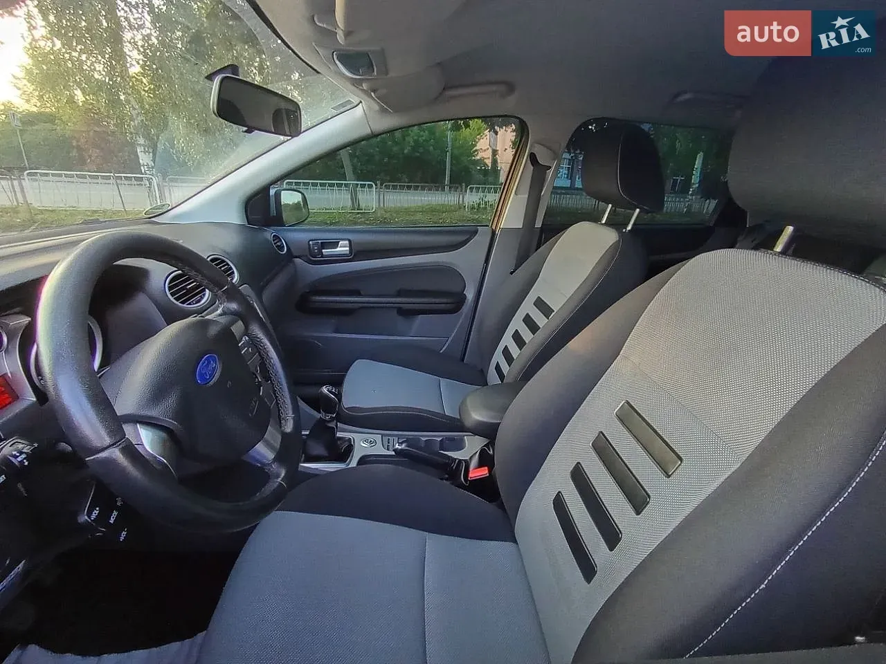 Ford Focus 2010 photo 2