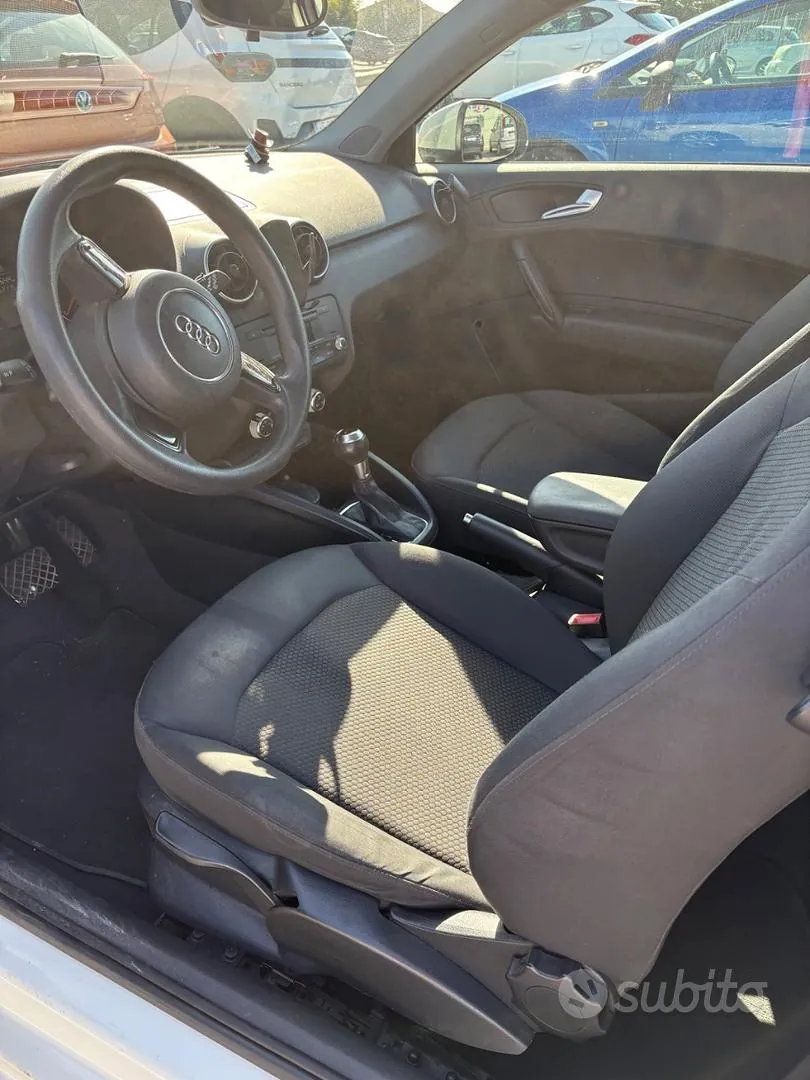 Audi A1 2011 photo 2
