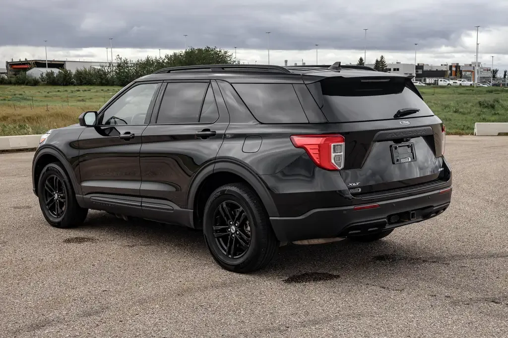 Ford Explorer 2023 photo 2