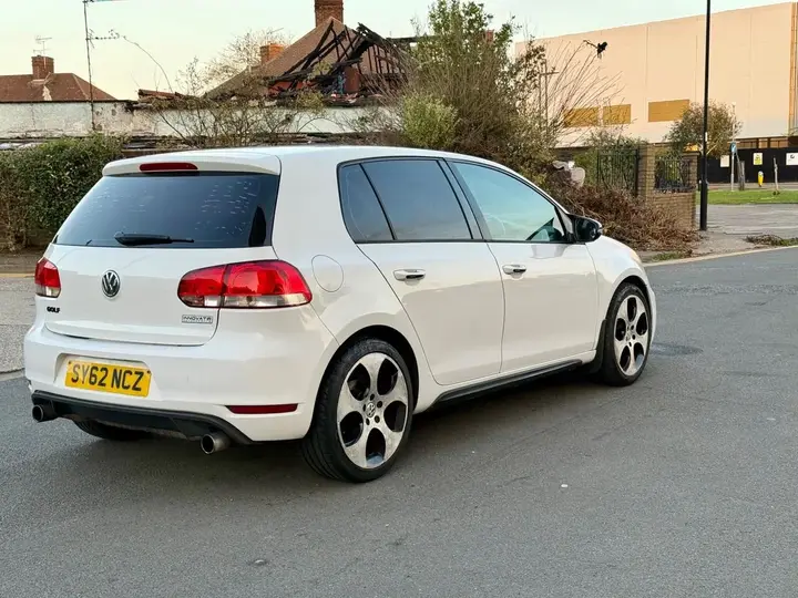 Volkswagen Golf 2012 photo 4