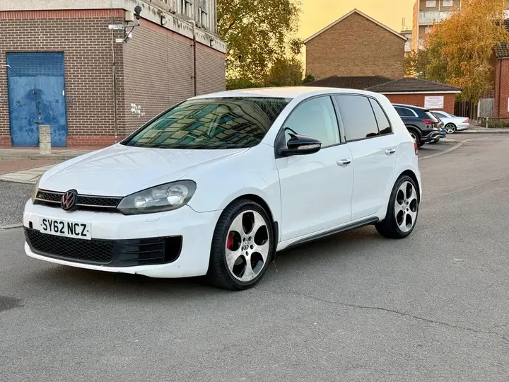 Volkswagen Golf 2012 photo 3