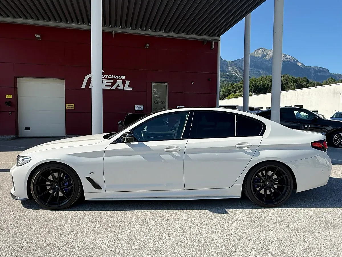 BMW 5 Series 2023 photo 2