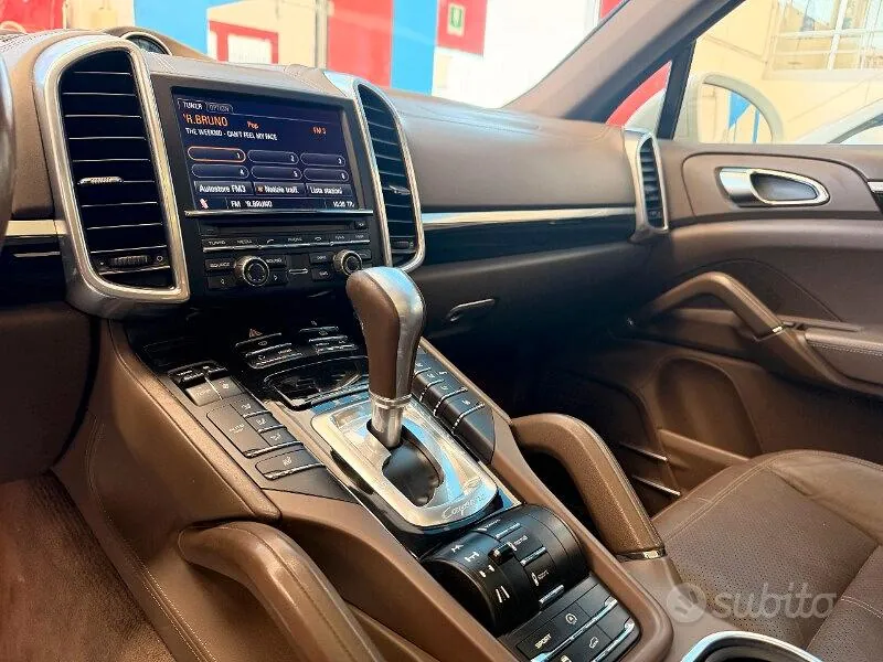 Porsche Cayenne 2012 photo 4