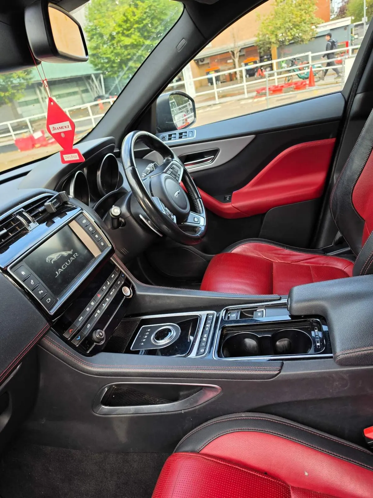 Jaguar F-Pace 2017 photo 4