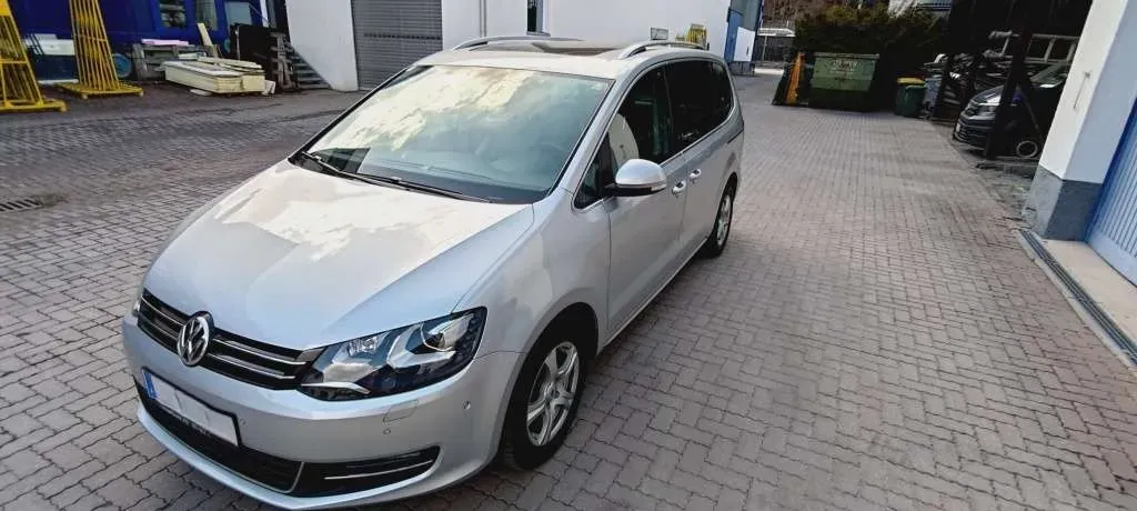 Volkswagen Sharan 2011 photo 2