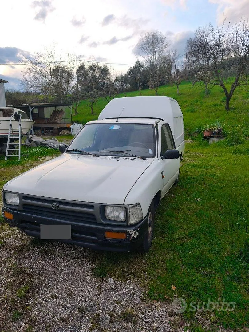 Toyota Hilux 1993 photo 2