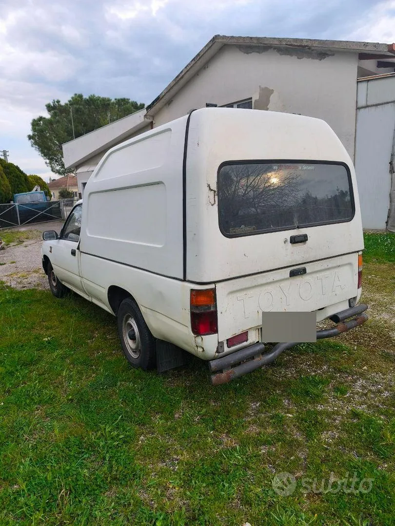 Toyota Hilux 1993 photo 3