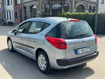 Peugeot 207 2010 photo 3
