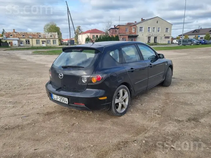 Mazda Mazda3 2004 photo 2