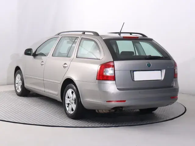 Skoda Octavia 2010 photo 3