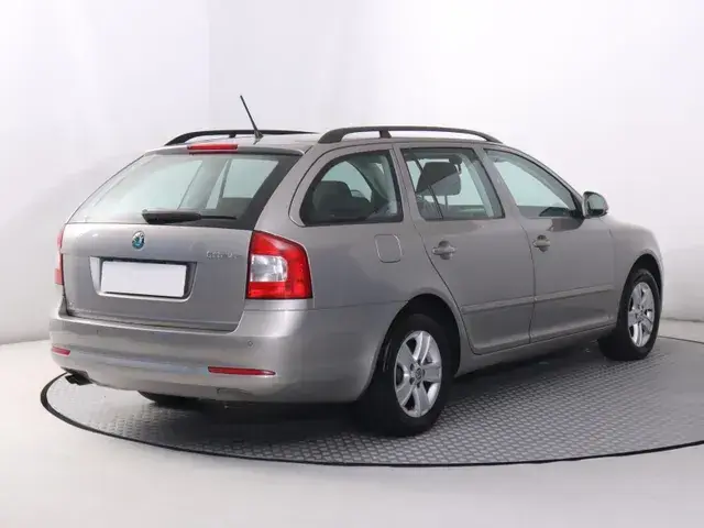 Skoda Octavia 2010 photo 4