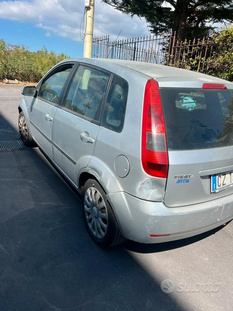 Ford Fiesta 2005 photo 4