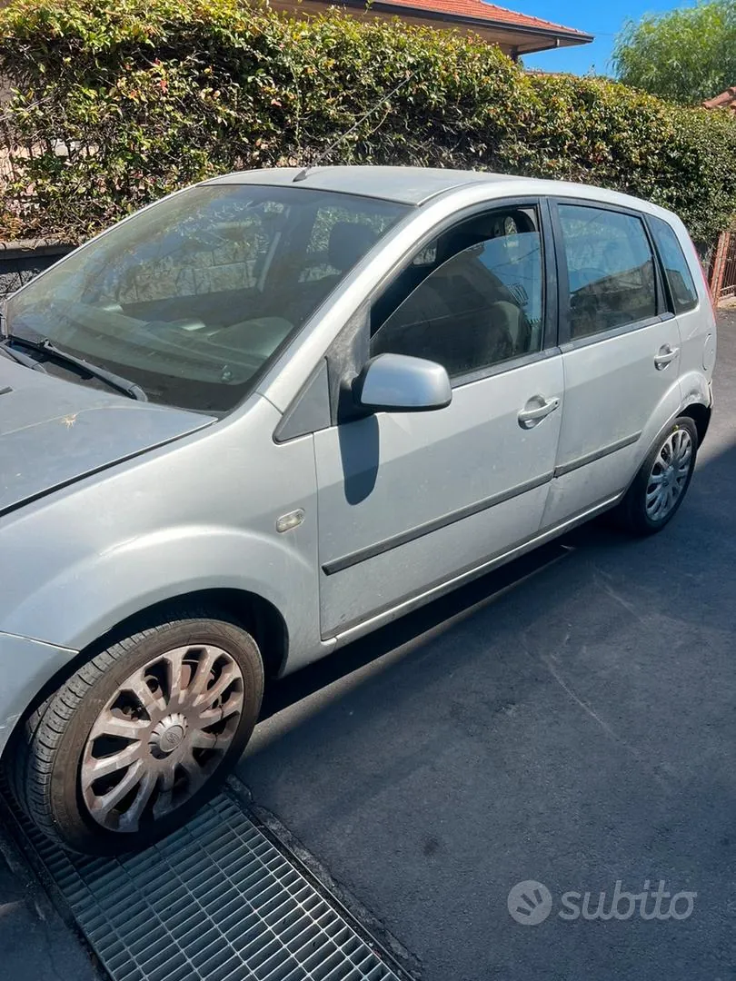 Ford Fiesta 2005 photo 2