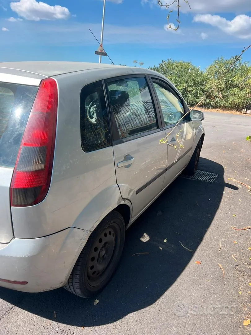 Ford Fiesta 2005 photo 3