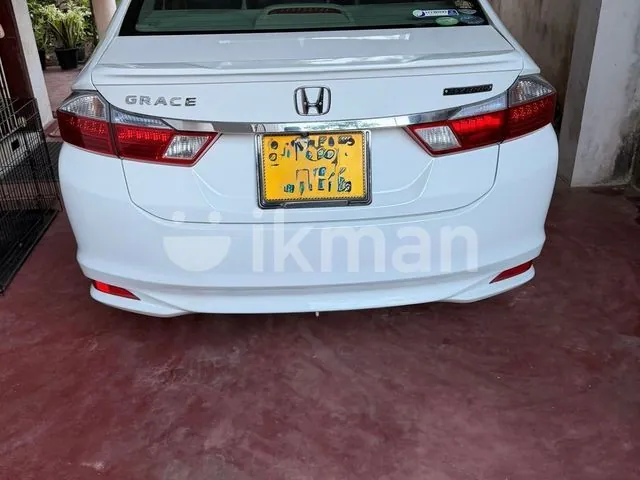 Honda Grace 2015 photo 2
