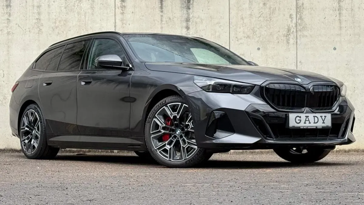 BMW 5 Series photo 3