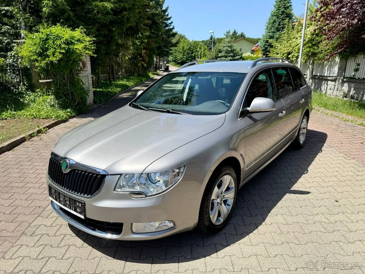 Skoda Superb 2012 photo 2