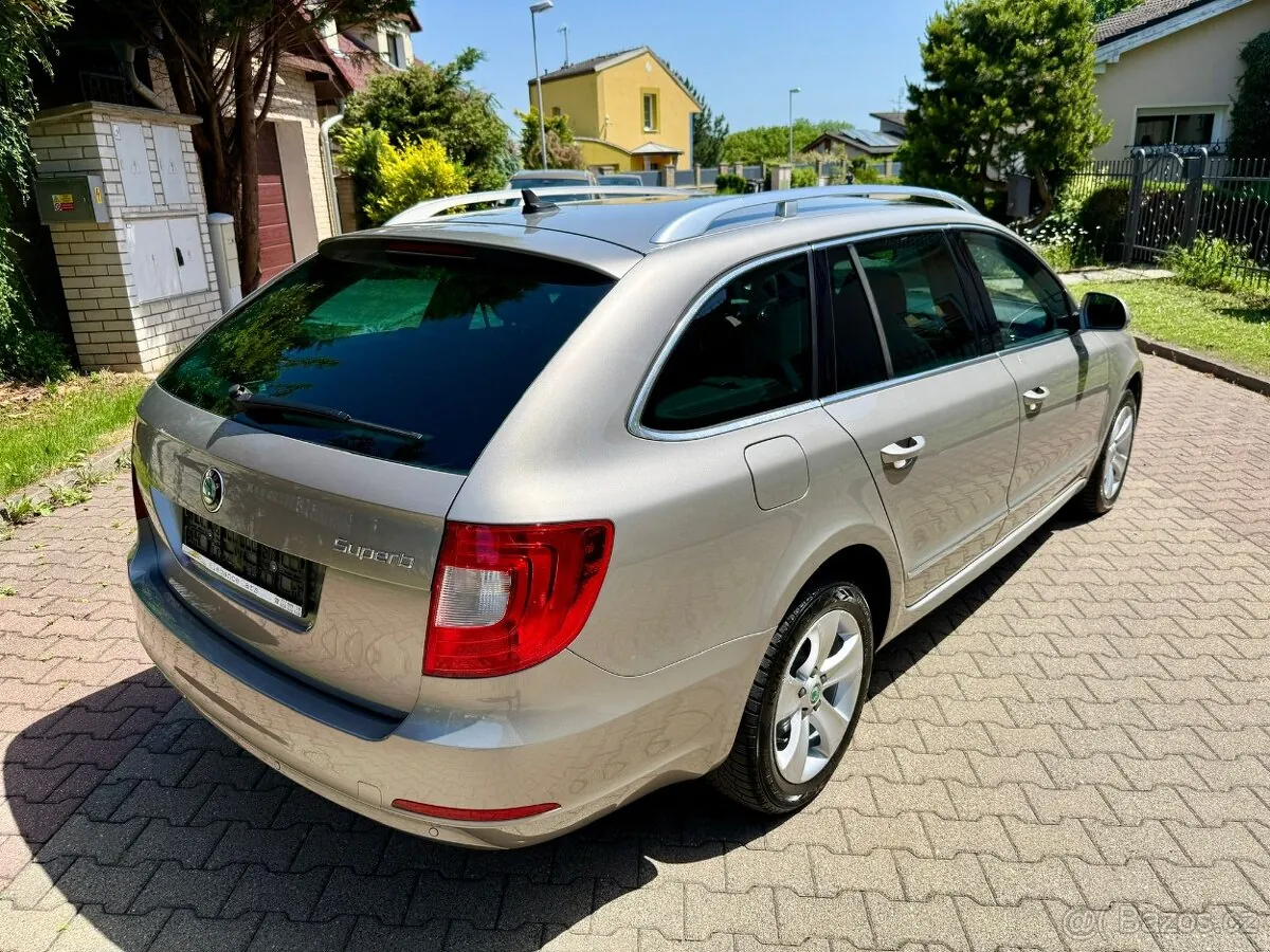 Skoda Superb 2012 photo 3