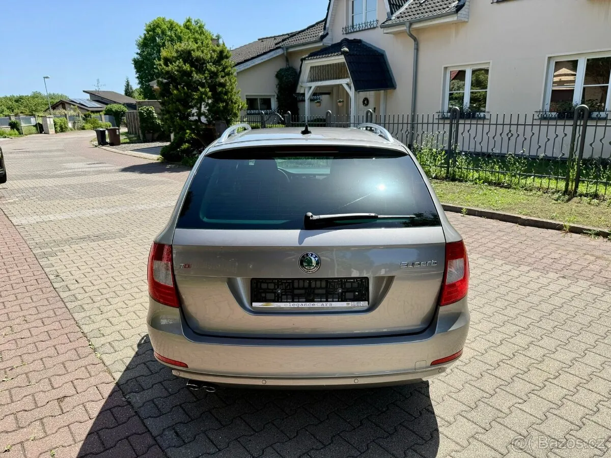 Skoda Superb 2012 photo 4