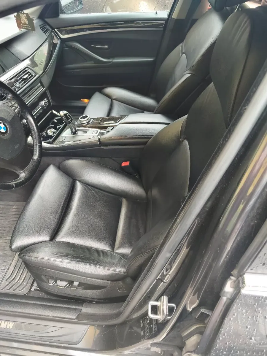BMW 5 Series 2011 photo 2