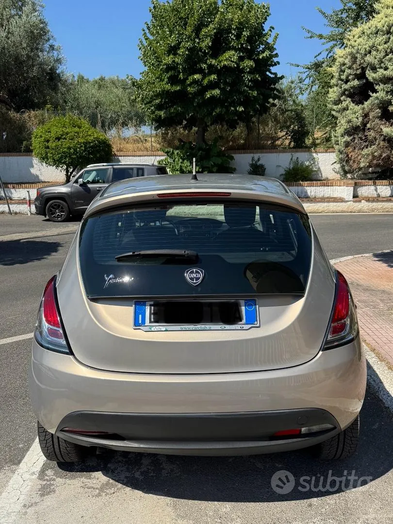 Lancia Ypsilon 2013 photo 2