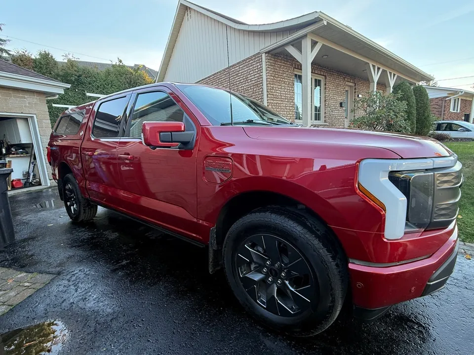 Ford F-150 Lightning 2023 photo 2