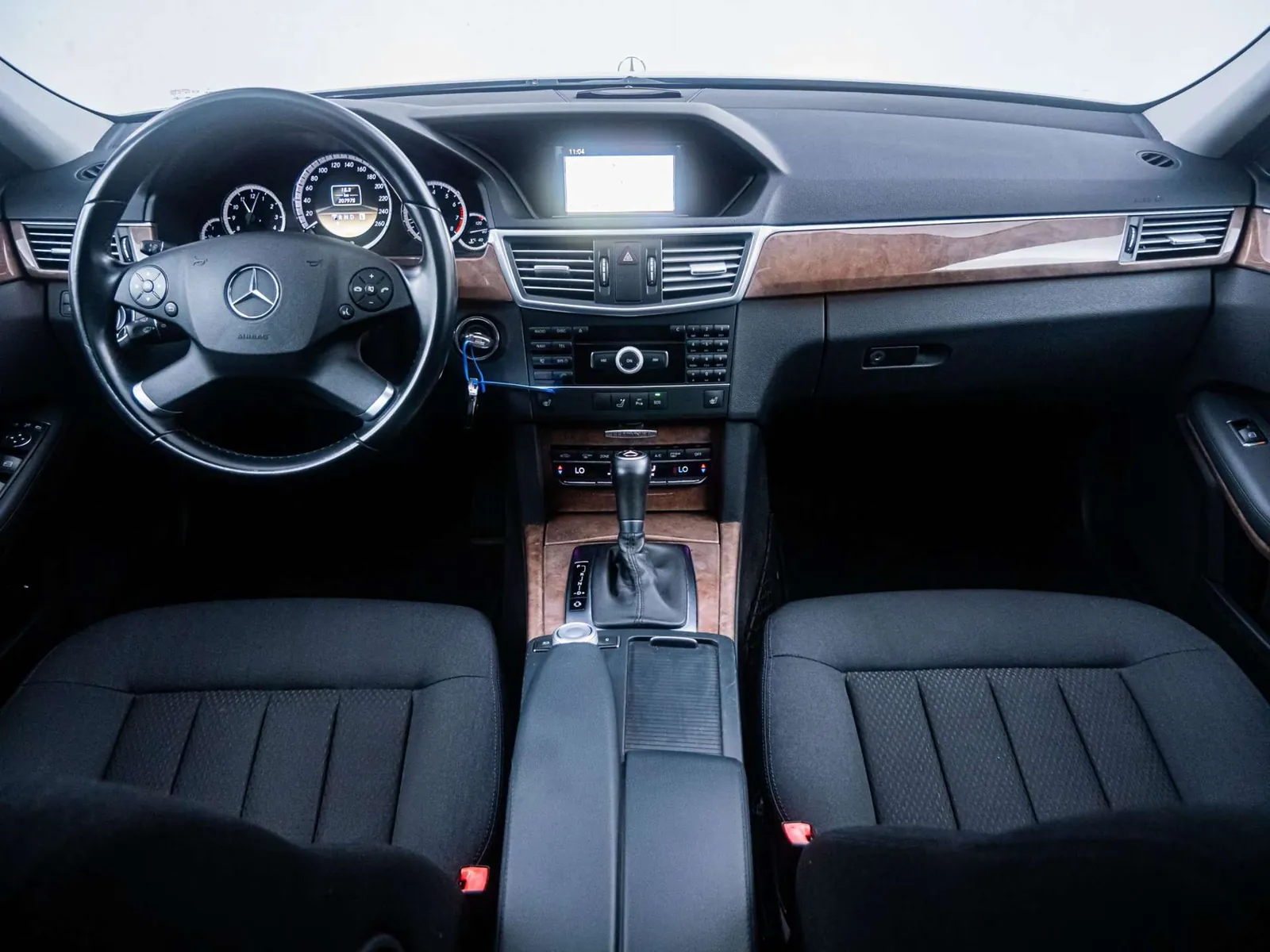 Mercedes-Benz E-Class 2011 photo 2