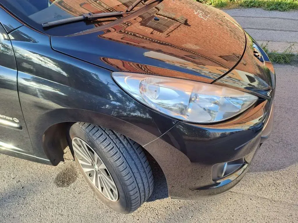 Peugeot 207 2010 photo 2