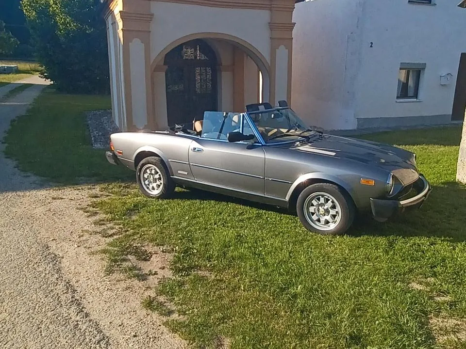 Fiat 124 Spider
