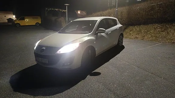 Mazda 3 2011 photo 2