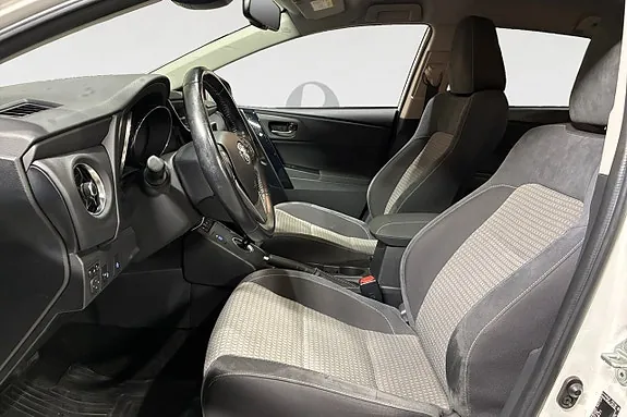 Toyota Auris 2017 photo 3