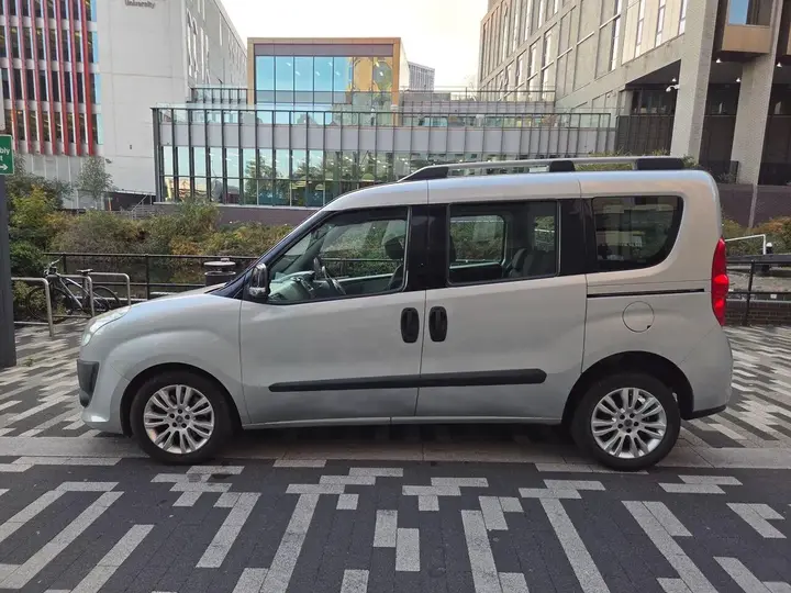 Fiat Doblo 2011 photo 2