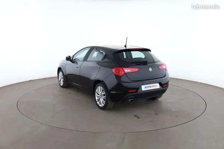 Alfa Romeo Giulietta 2017 photo 2