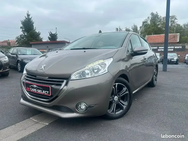 Peugeot 208 2012 photo 2