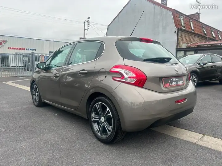Peugeot 208 2012 photo 5