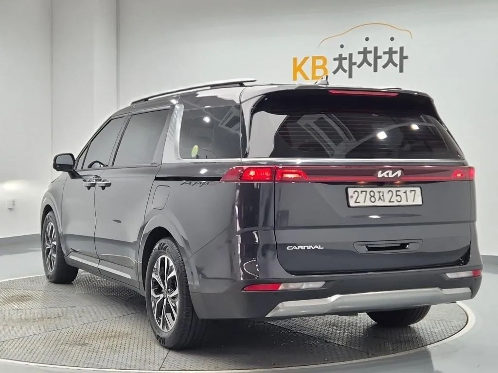 Kia Carnival 2023 photo 2