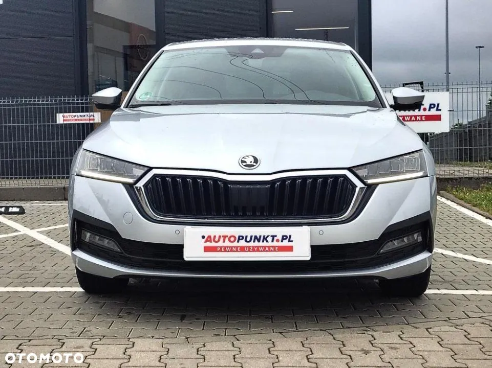 Skoda Octavia 2023 photo 2