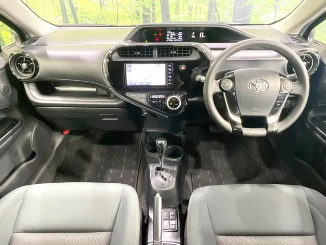 Toyota Aqua 2018 photo 2