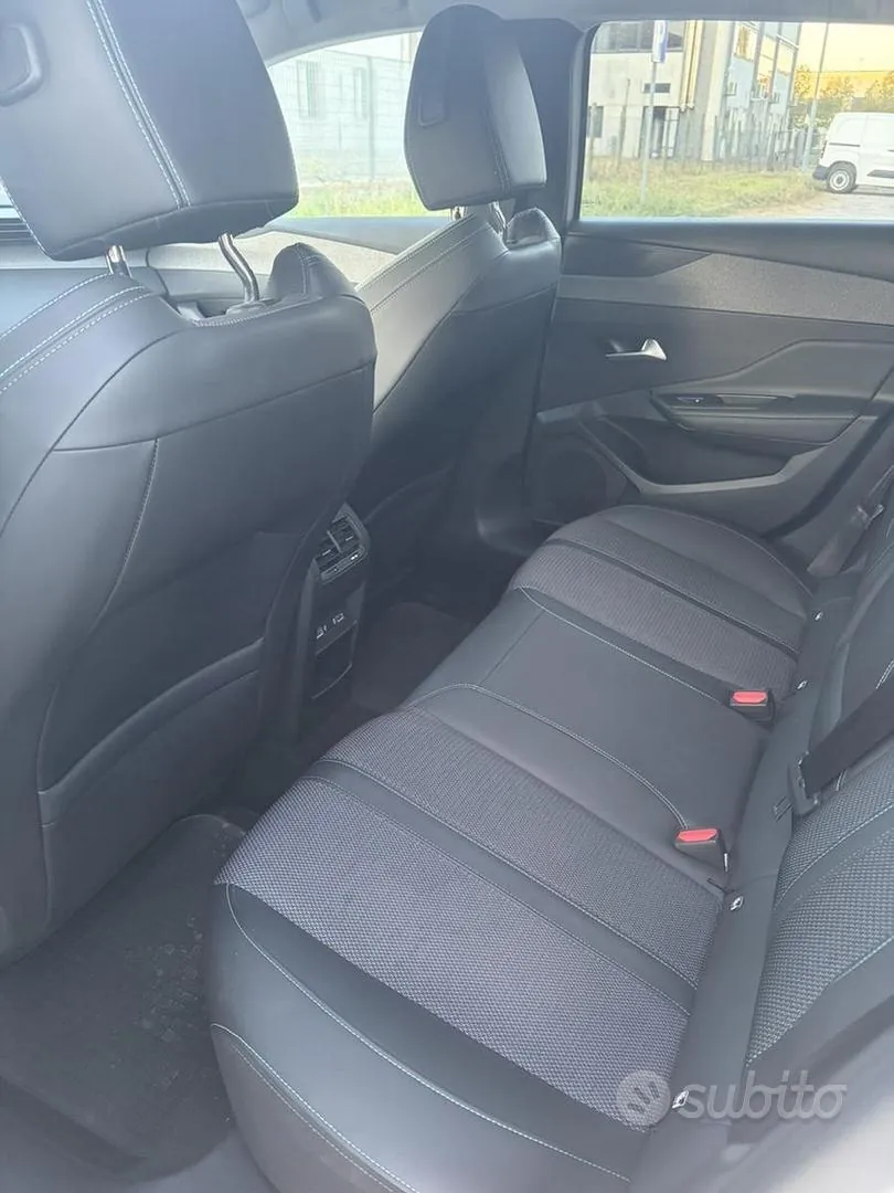 Peugeot 308 2022 photo 2