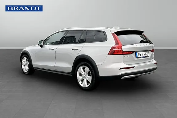 Volvo V60 Cross Country 2024 photo 2