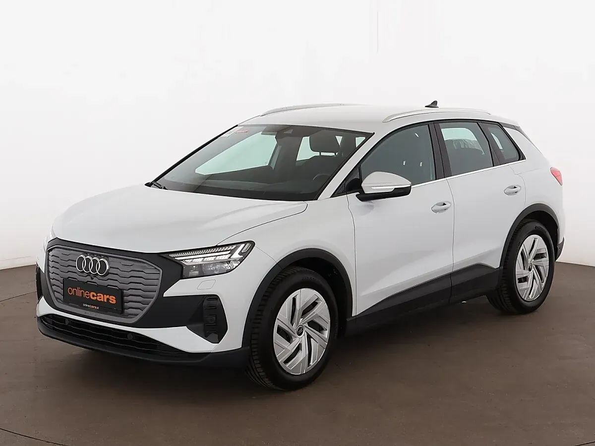 Audi Q4 2023 photo 2