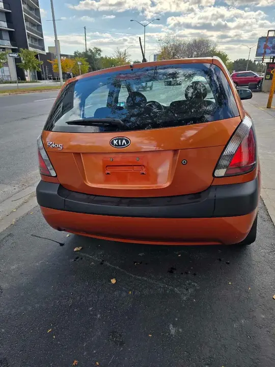 Kia Rondo 2008 photo 4