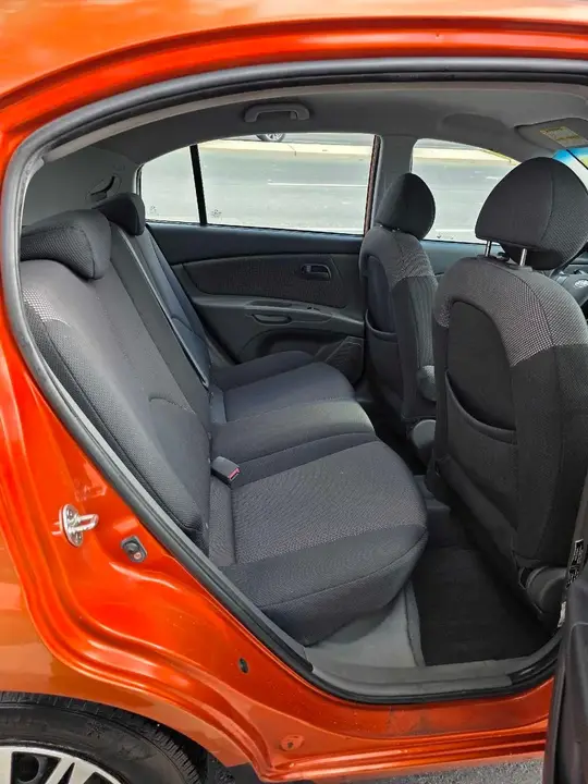 Kia Rondo 2008 photo 3