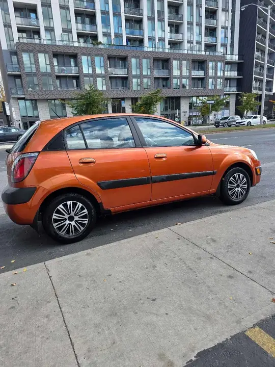 Kia Rondo 2008 photo 2