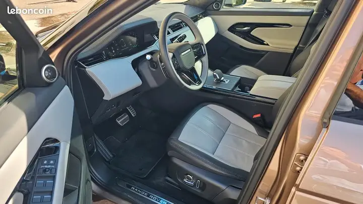 Land Rover Range Rover Evoque 2024 photo 3