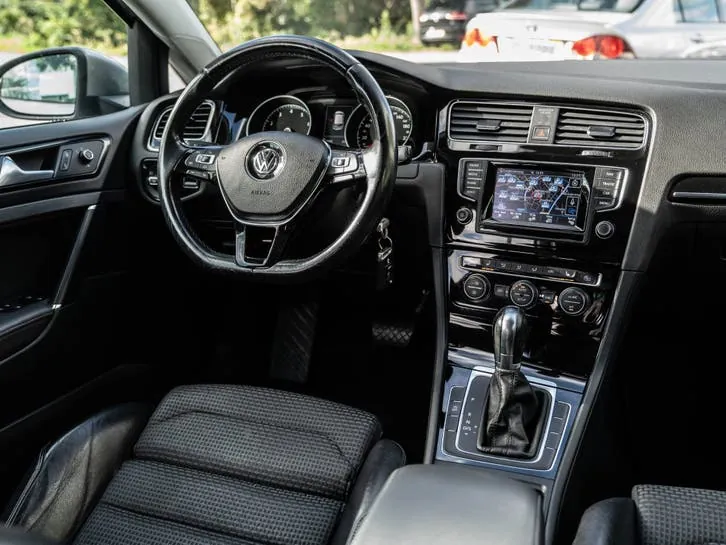 Volkswagen Golf 2013 photo 2