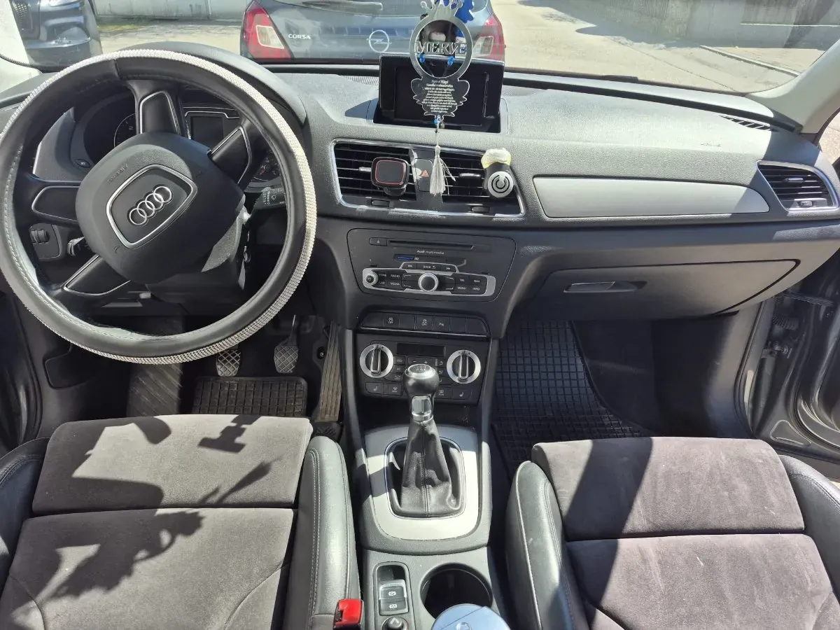 Audi Q3 2013 photo 2