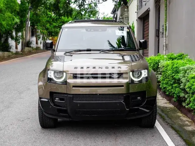 Land Rover Defender 2023 photo 2