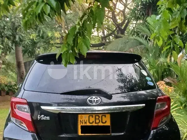 Toyota Vitz 2015 photo 2