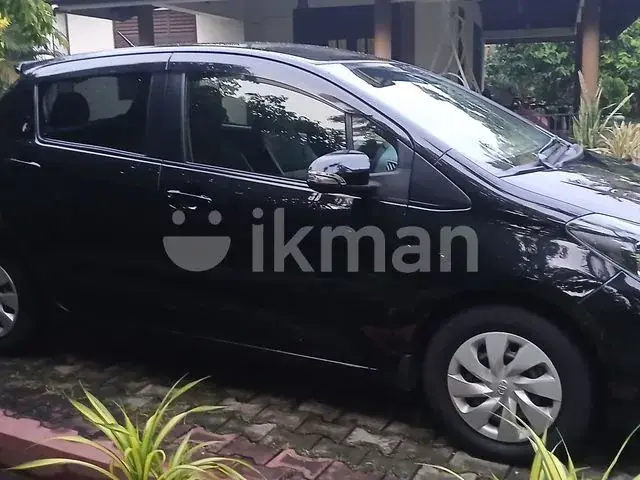 Toyota Vitz 2015 photo 5